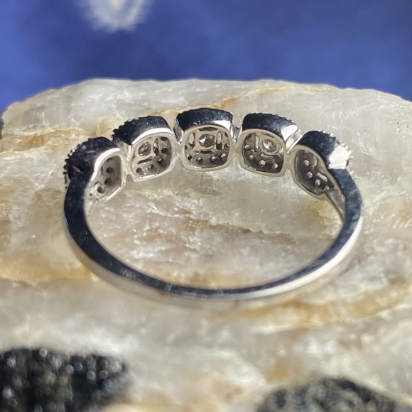 Diamond Halo Cluster Ring 1/4 ct. in 10k Gold - Picture 5 of 12